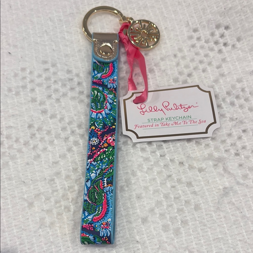 NWT Lilly Pulitzer Blue and Pink Featured in Take Me To The Sea Keychain - Picture 1 of 8